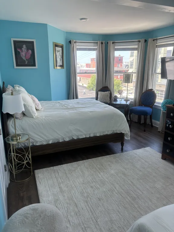 Marilyn Monroe Room, 2nd floor, 2 full beds