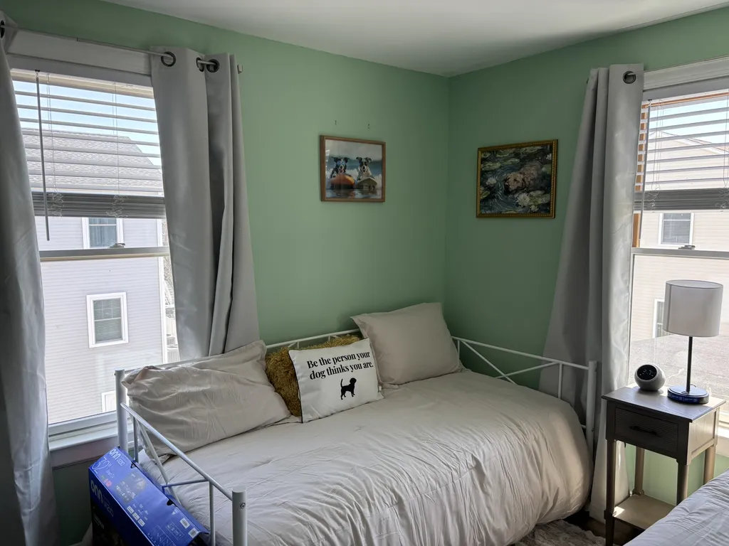 Puppy Love room- 2nd floor, 3 twins (one is a trundle)