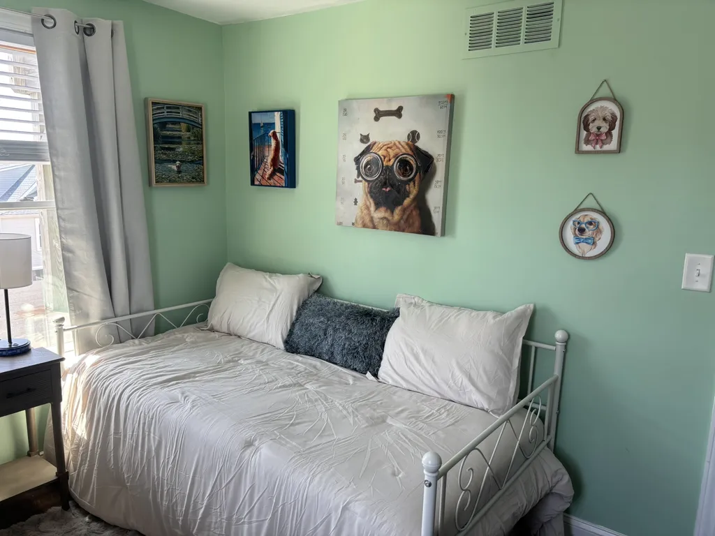 Puppy Love room- 2nd floor, 3 twins (one is a trundle)