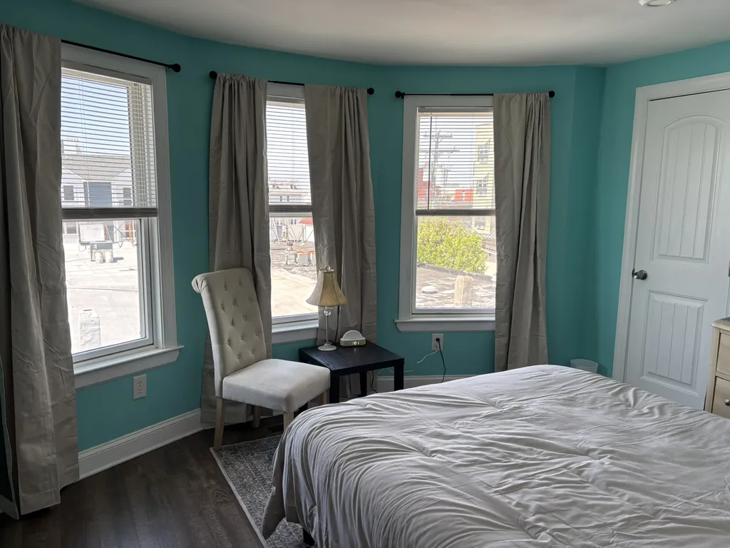 Travel the World- 2nd floor, queen bed