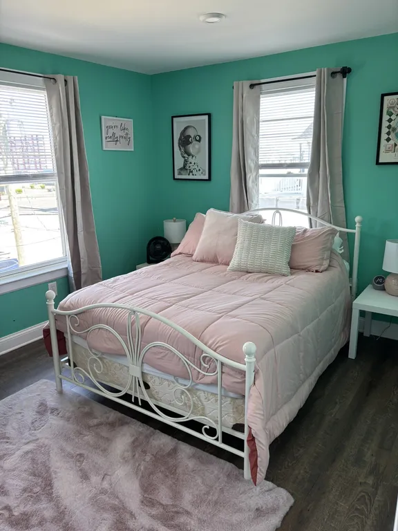 Bougee Babe Room- 2nd floor, 2 full beds