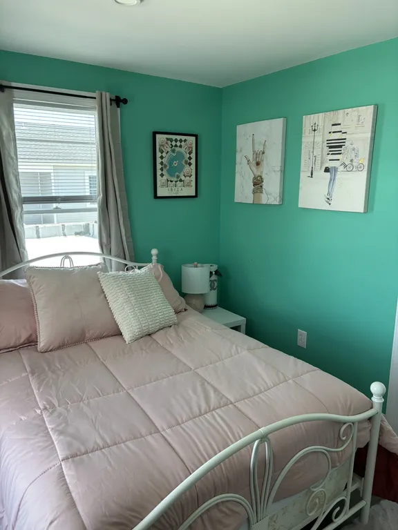 Bougee Babe Room- 2nd floor, 2 full beds