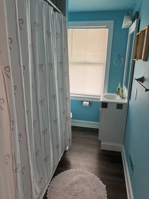 Full bathroom- 2nd floor