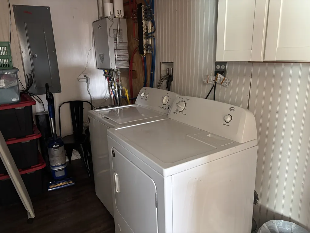 Washer and dryer on first floor