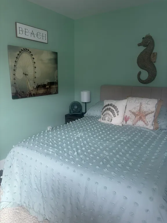 In-Law Suite bedroom, 1st floor, queen bed