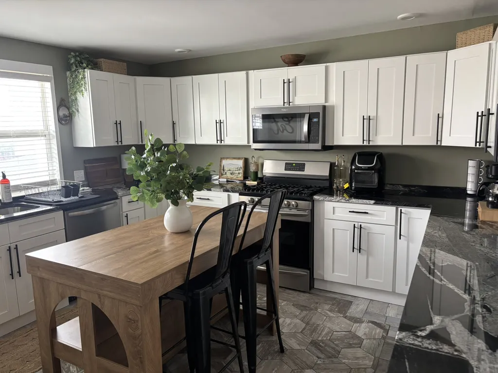 Full kitchen