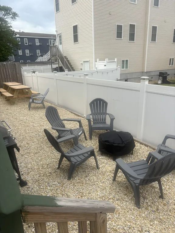 Outdoor fire pit