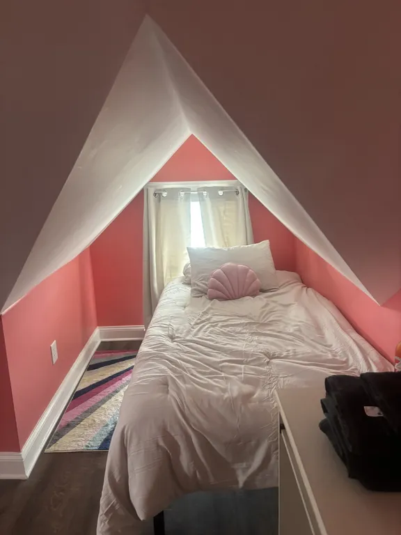 Mermaids are real- 3rd floor, Full bed and twin bed