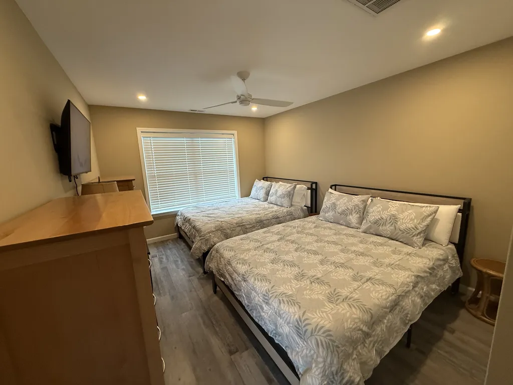 Bedroom 1 -2 Queens 