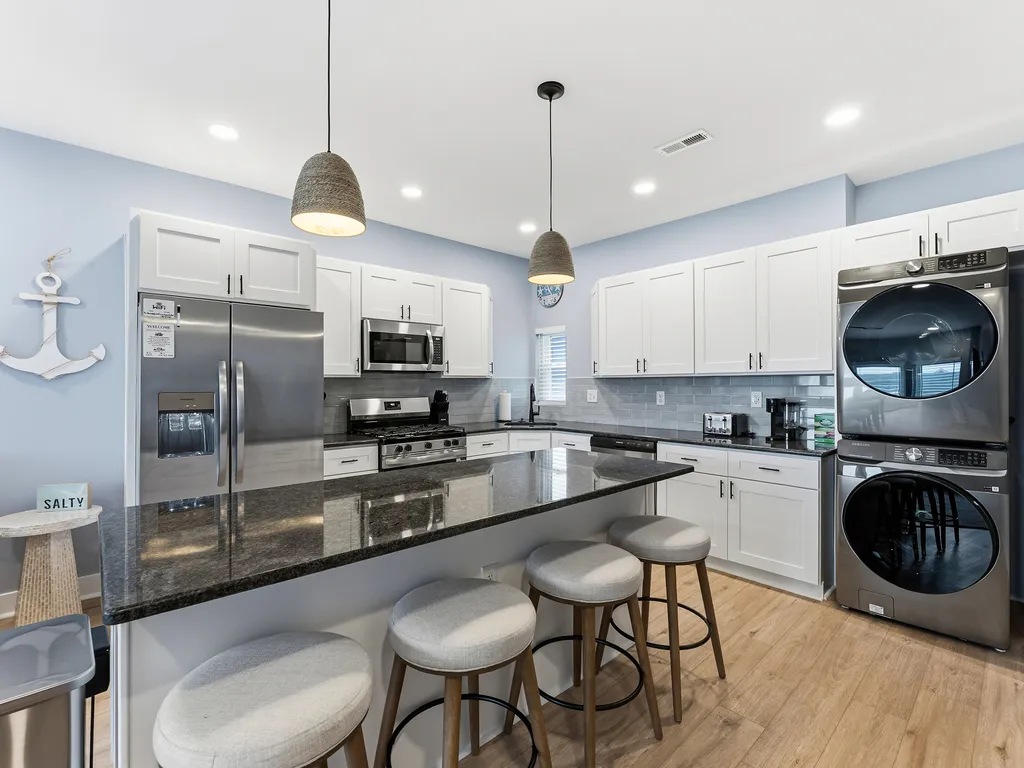 Kitchen &amp;amp; laundry 