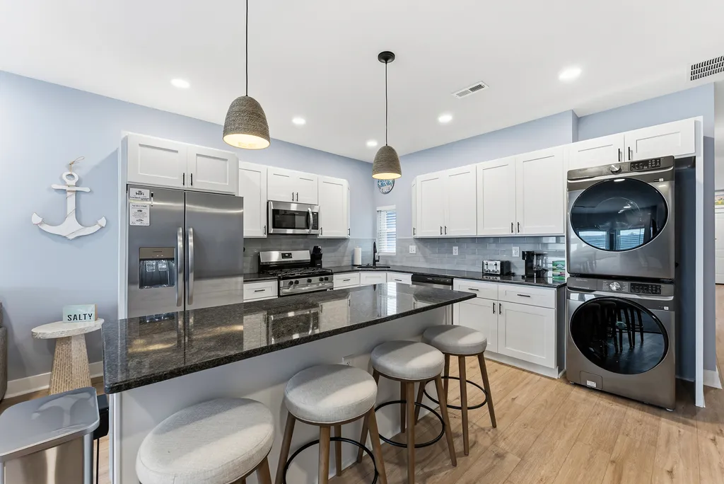 Kitchen &amp;amp; laundry 
