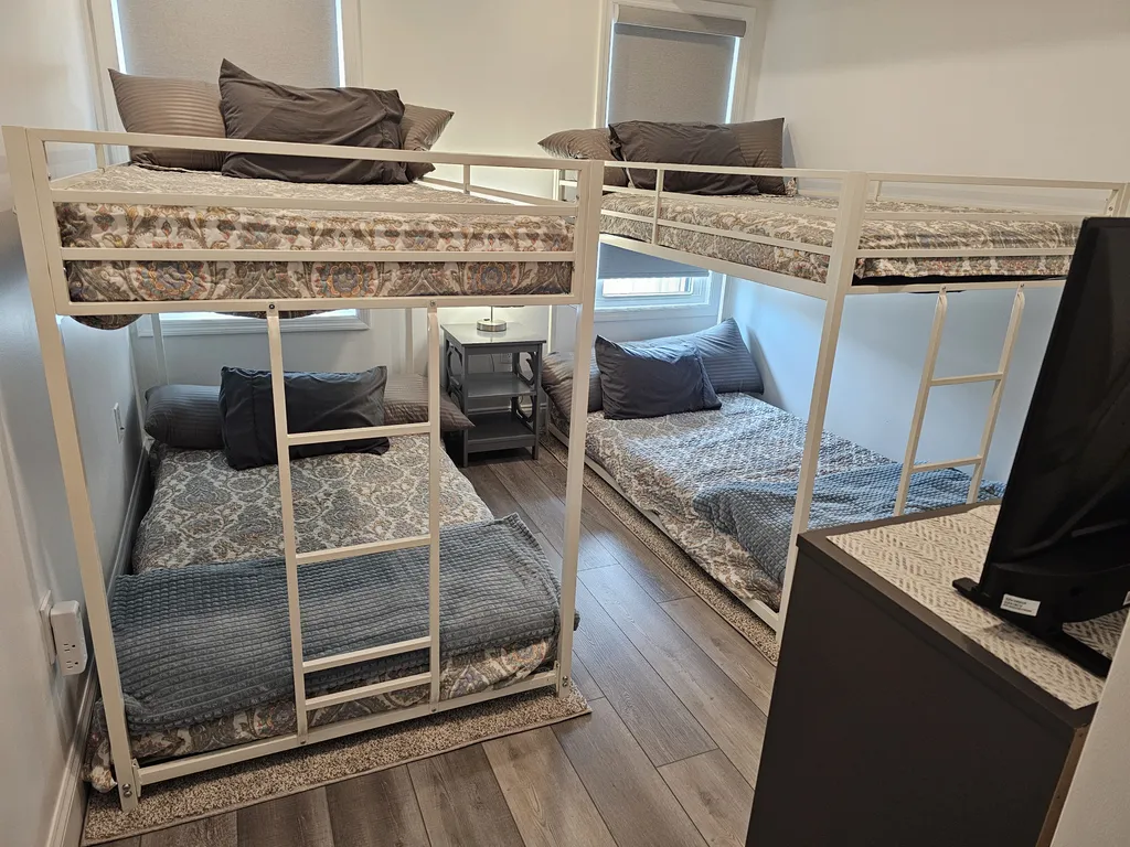 2nd bedroom, 2 twin bunk beds