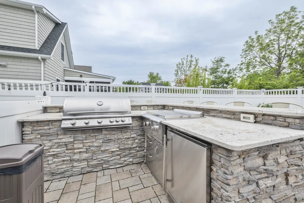 Outdoor Kitchen
