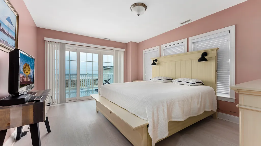 Primary Bedroom - King