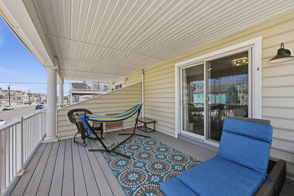 Second floor front deck