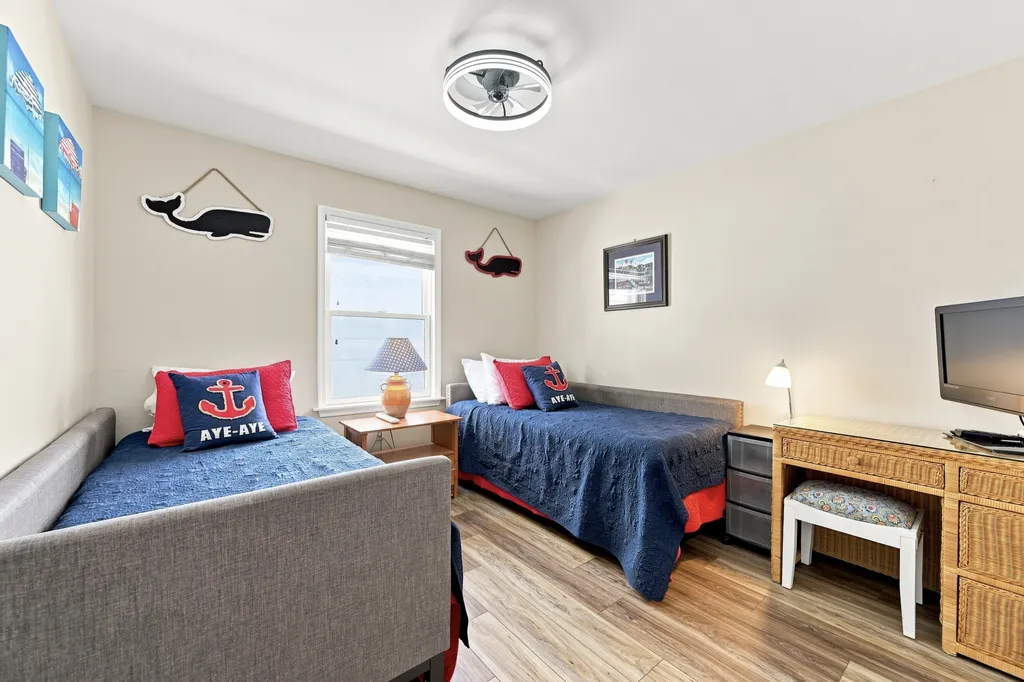 Second floor middle bedroom