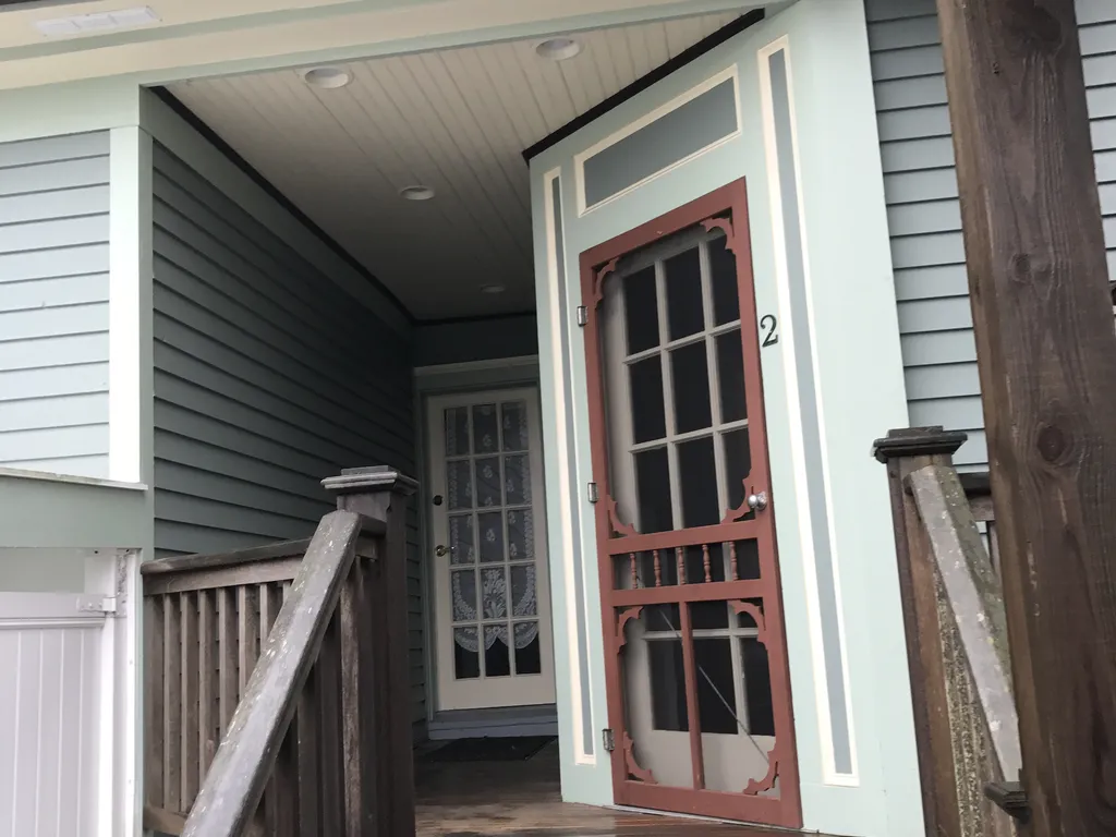 Rear entrance with keyless entry off parking