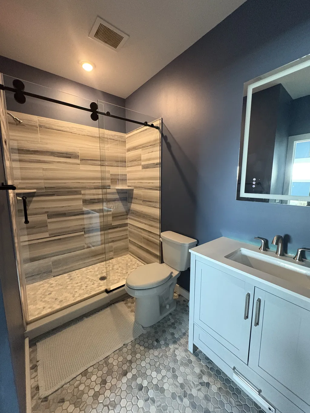 King Bed En Suite Bathroom