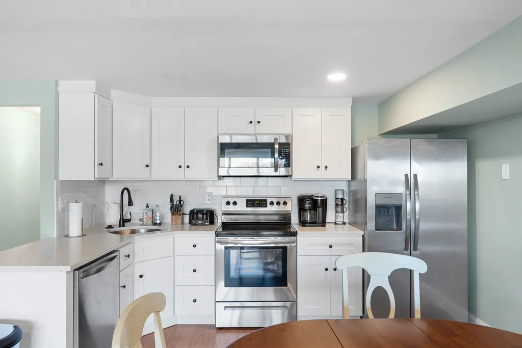 Well appointed kitchen perfect for vacation chefs.