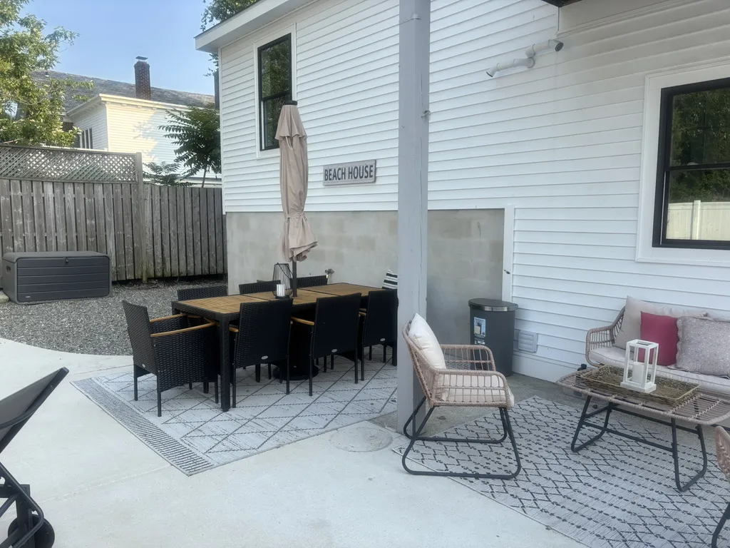 Plenty of seating outside!