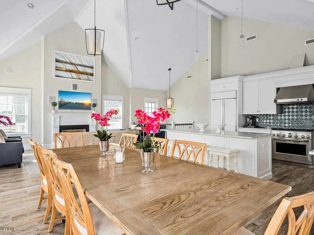 2nd Floor Dining &amp;amp; Kitchen