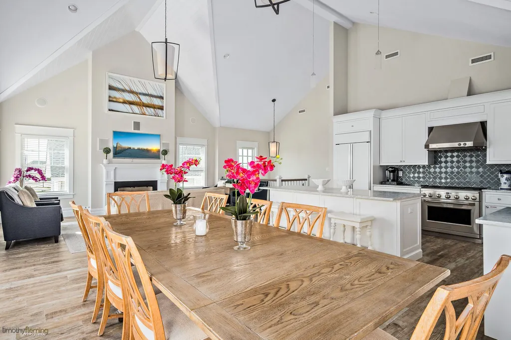 2nd Floor Dining &amp;amp; Kitchen