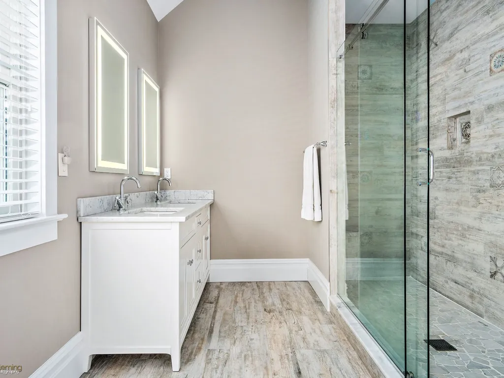 Bathroom 1: Master ensuite bathroom