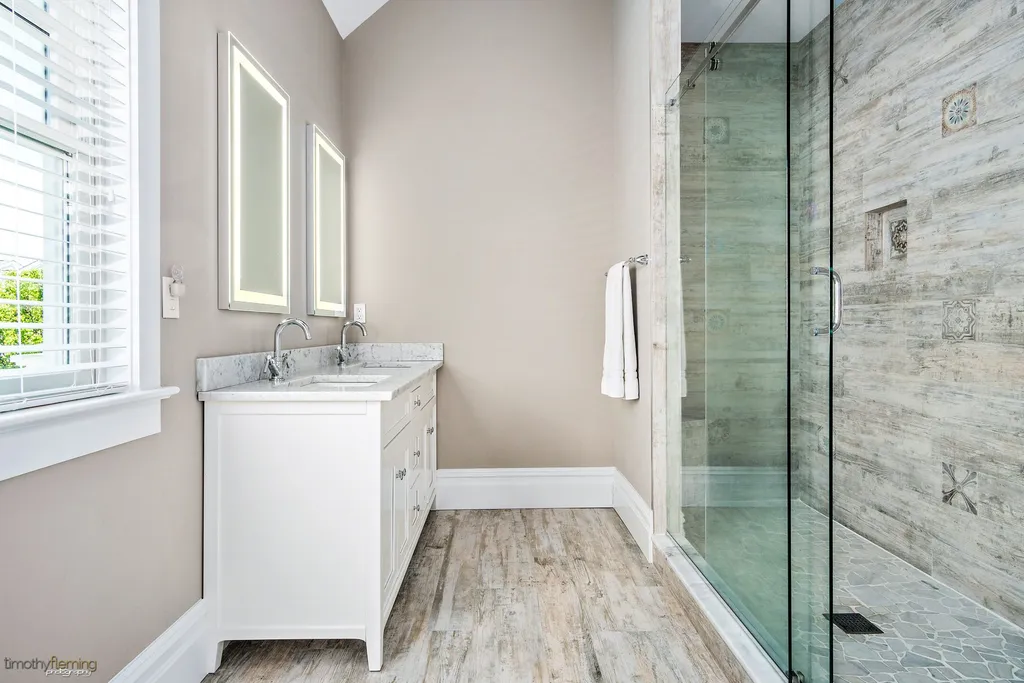 Bathroom 1: Master ensuite bathroom