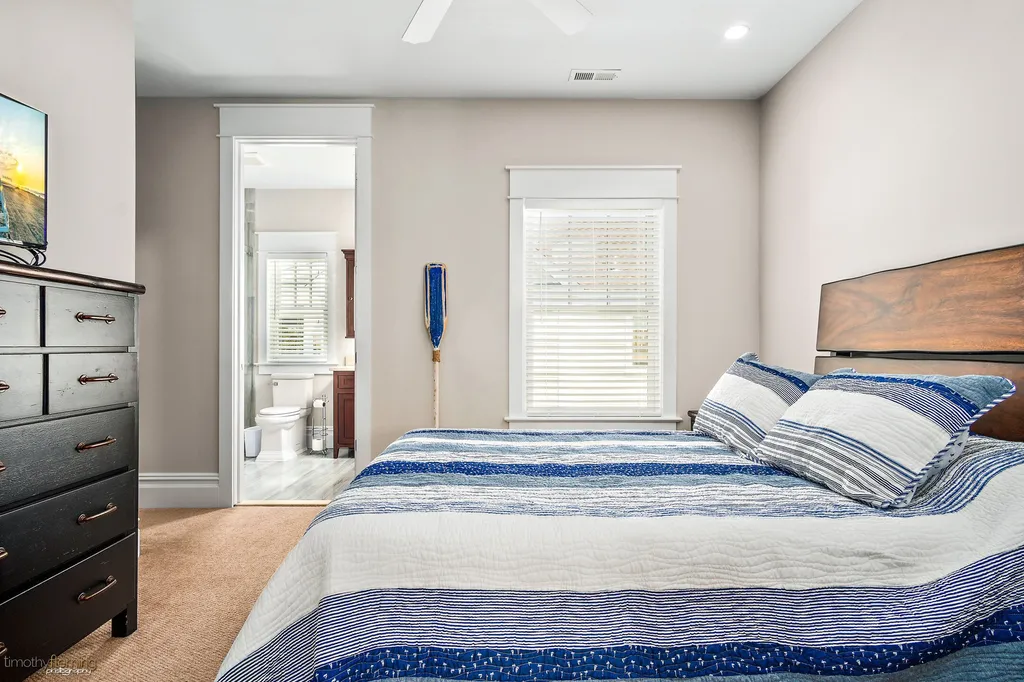 Bedroom 2: 2nd Floor Queen
