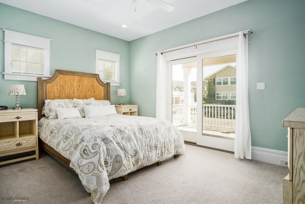 Bedroom 3: 1st Floor Queen