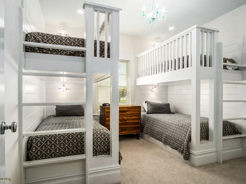 Bedroom 5: Bulit in Bunks (4 Twins)