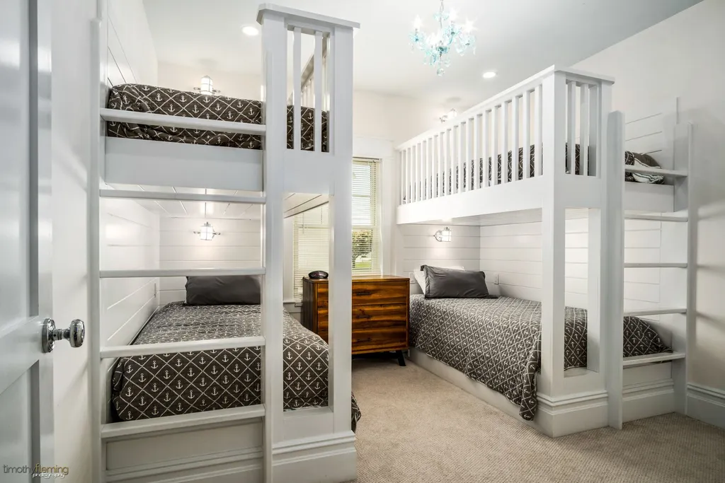 Bedroom 5: Bulit in Bunks (4 Twins)