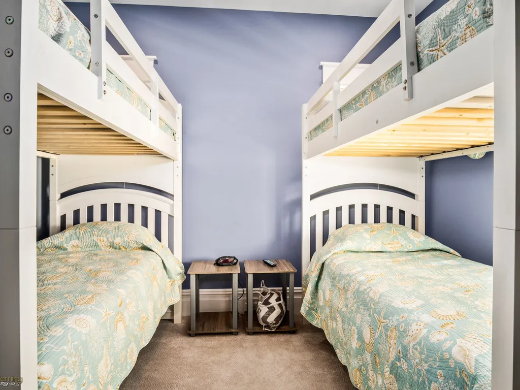 Bedroom 6: Two sets of Bunks (4 Twins)