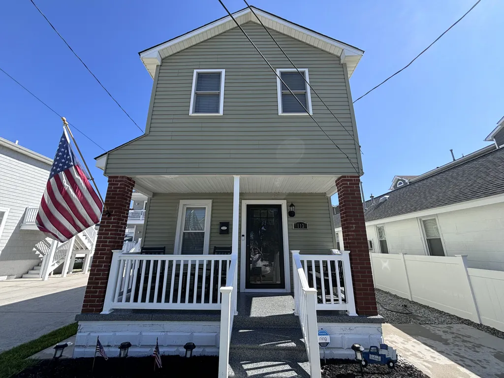 Front of house and driveway 