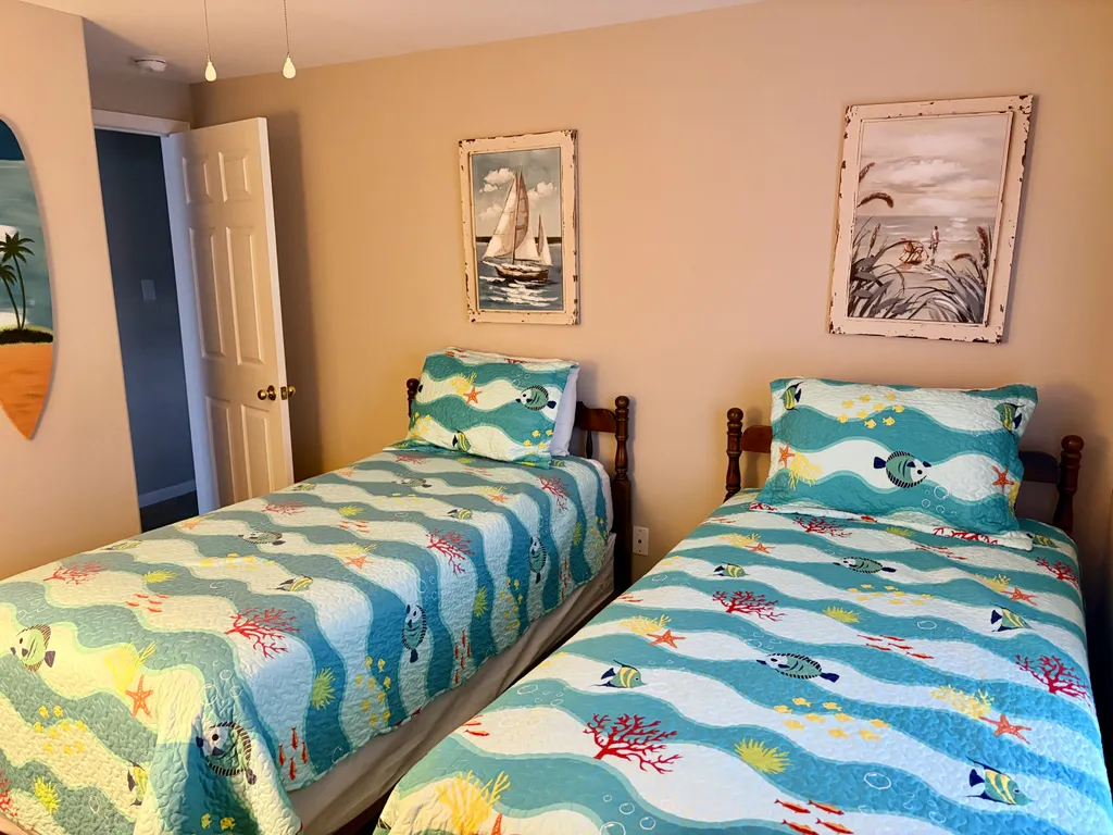 Twin Bedroom #2