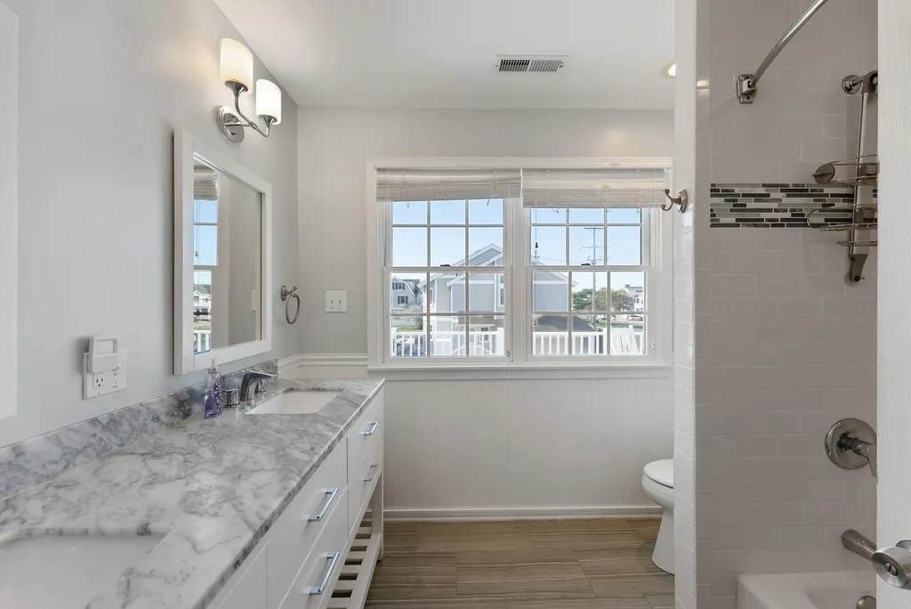 2nd Floor Full Bath
