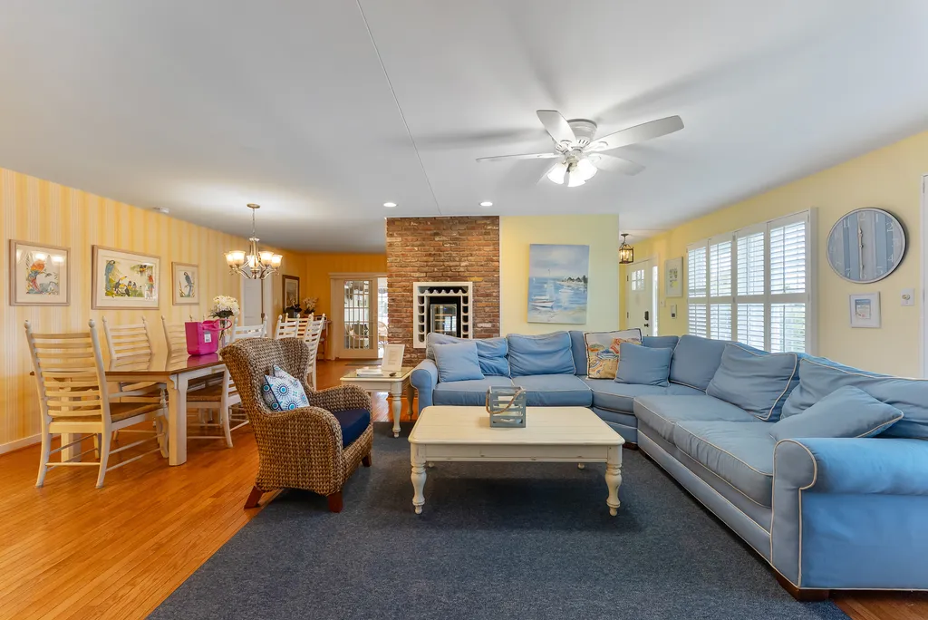 1st Floor Living Room