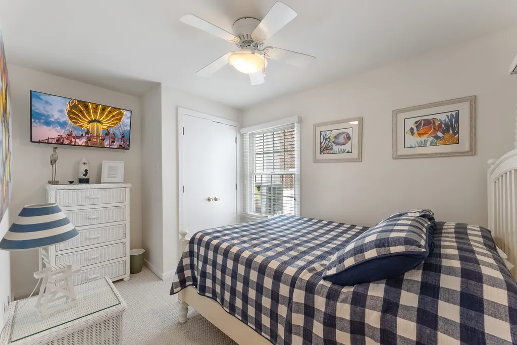 Bedroom 5: 1st Fl 1 Full 