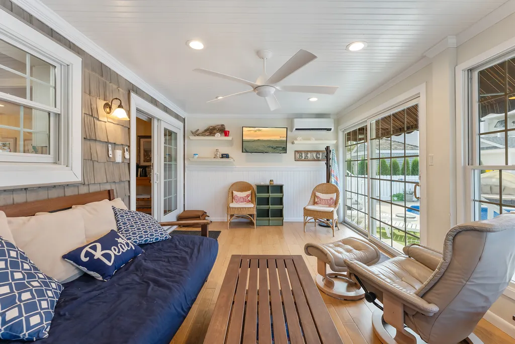 1st Floor Sunroom to Pool