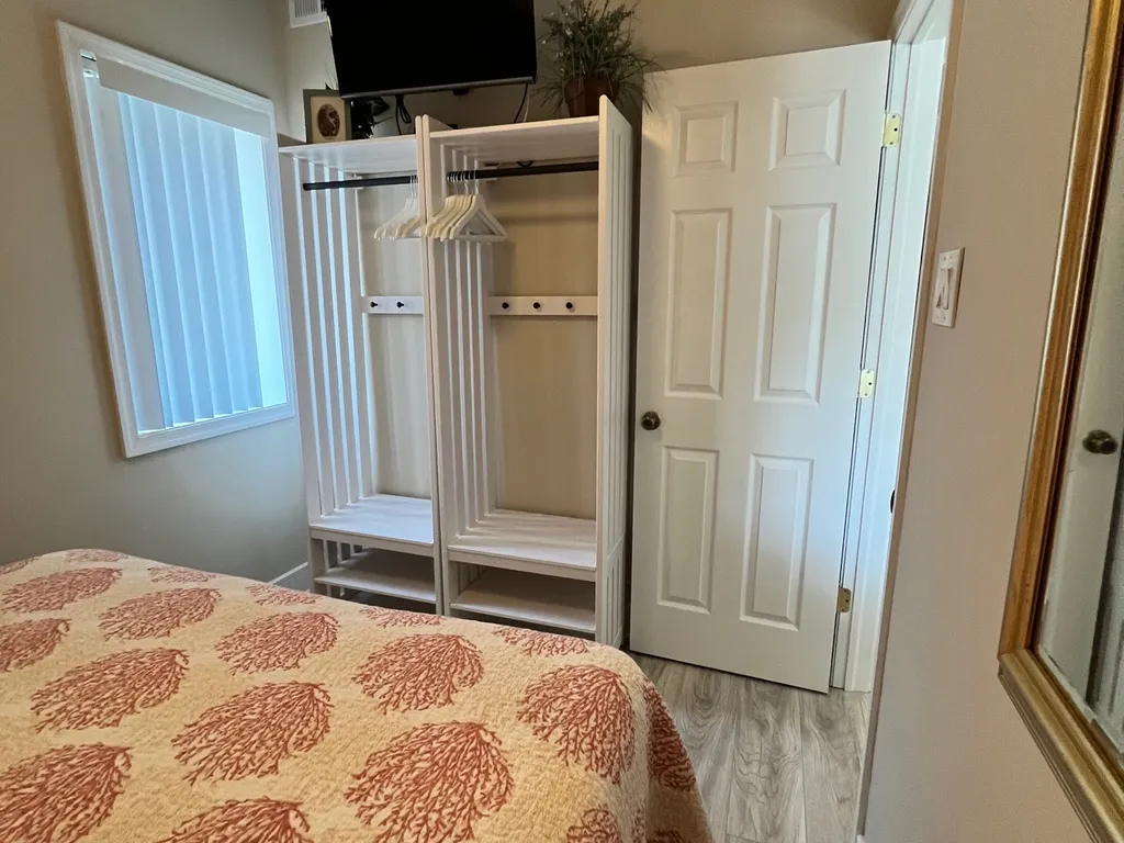 His-Her Bedroom Armour &amp;amp; TV