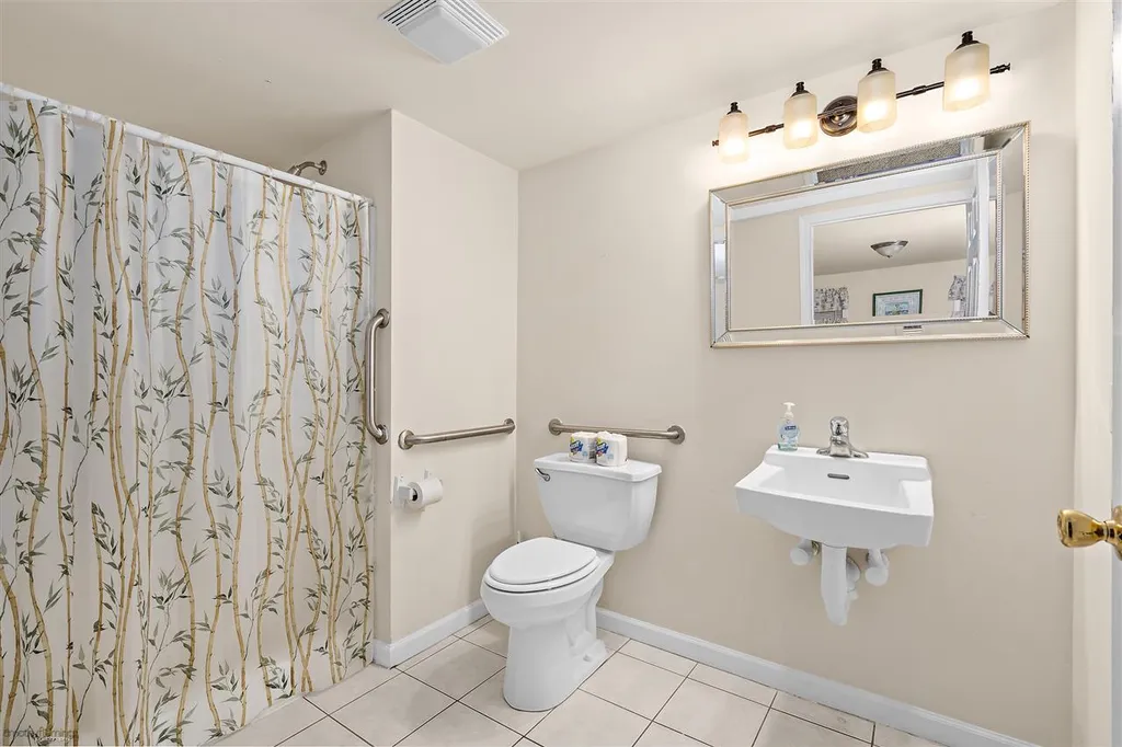 1st Floor Bathroom