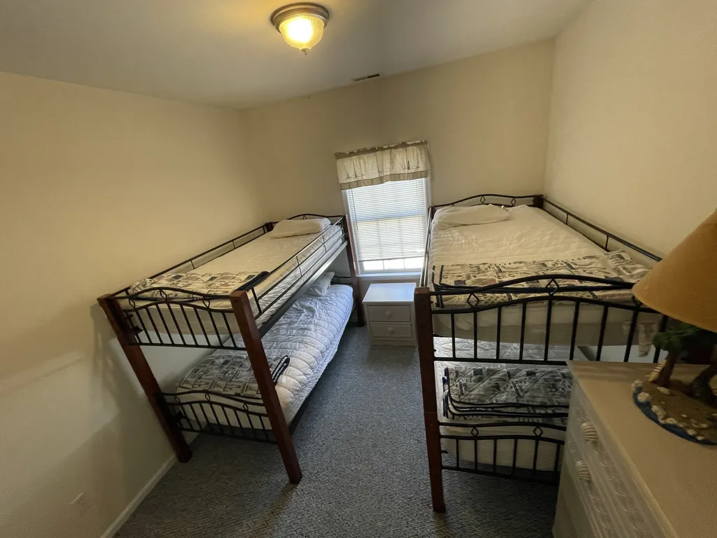 bedroom 3 (2 sets of bunk beds)