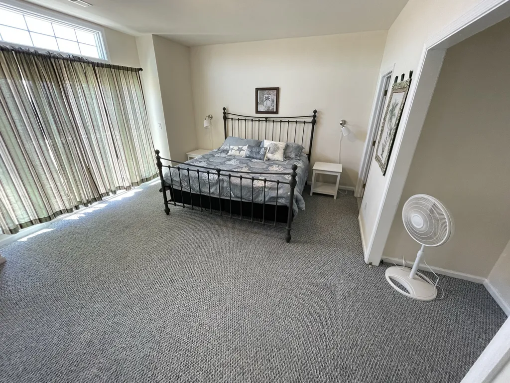 upstairs master bedroom
