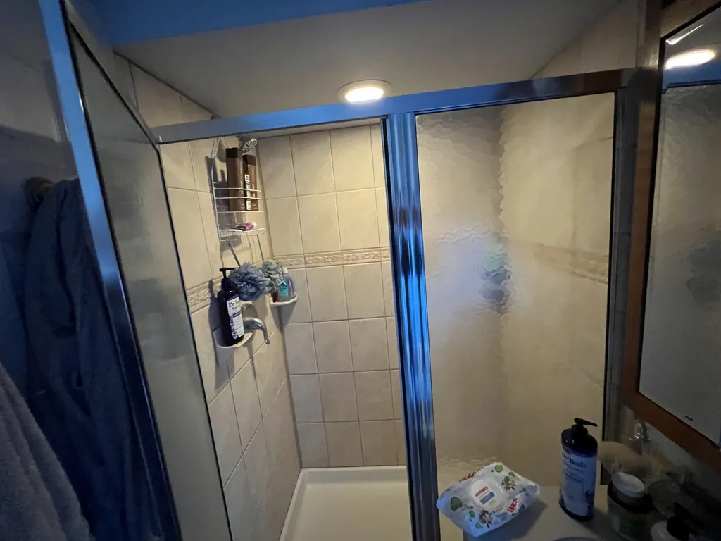 2nd Floor Bathroom 