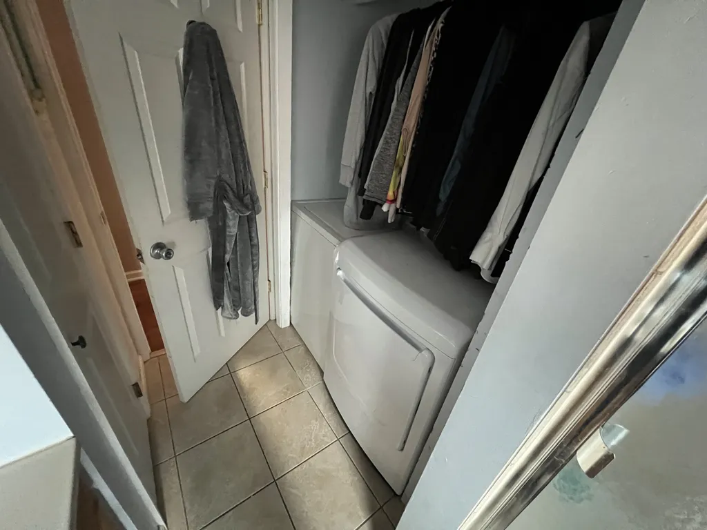 1st Floor Bathroom/Laundry 