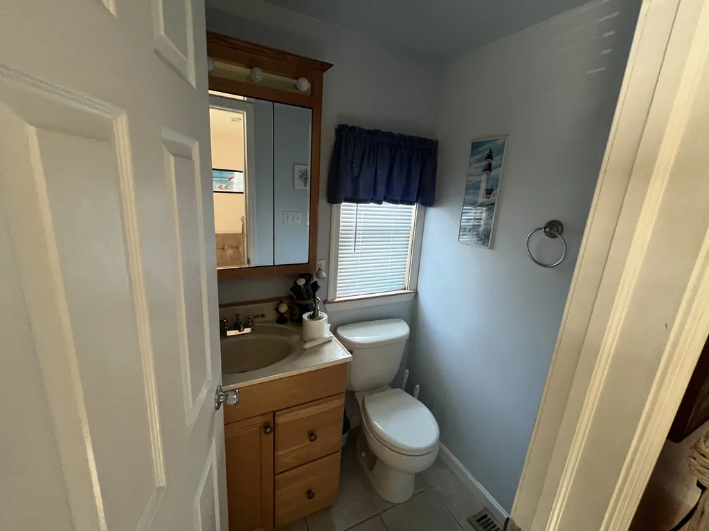 2nd Floor Bathroom 