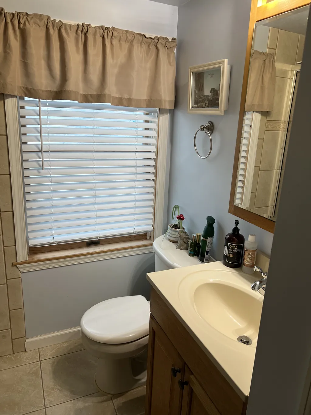 1st Floor Bathroom 