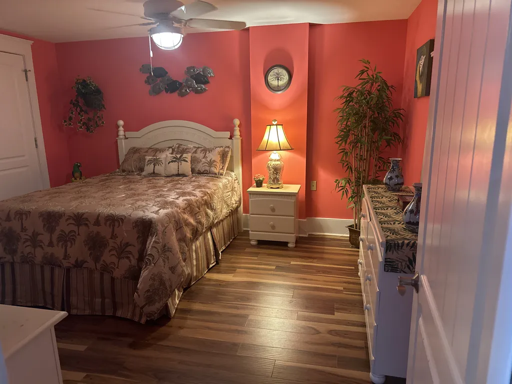 2nd Bedroom - Queen Size 