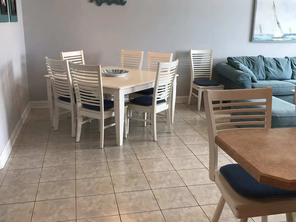Table seats 8 plus two at the breakfast bar
