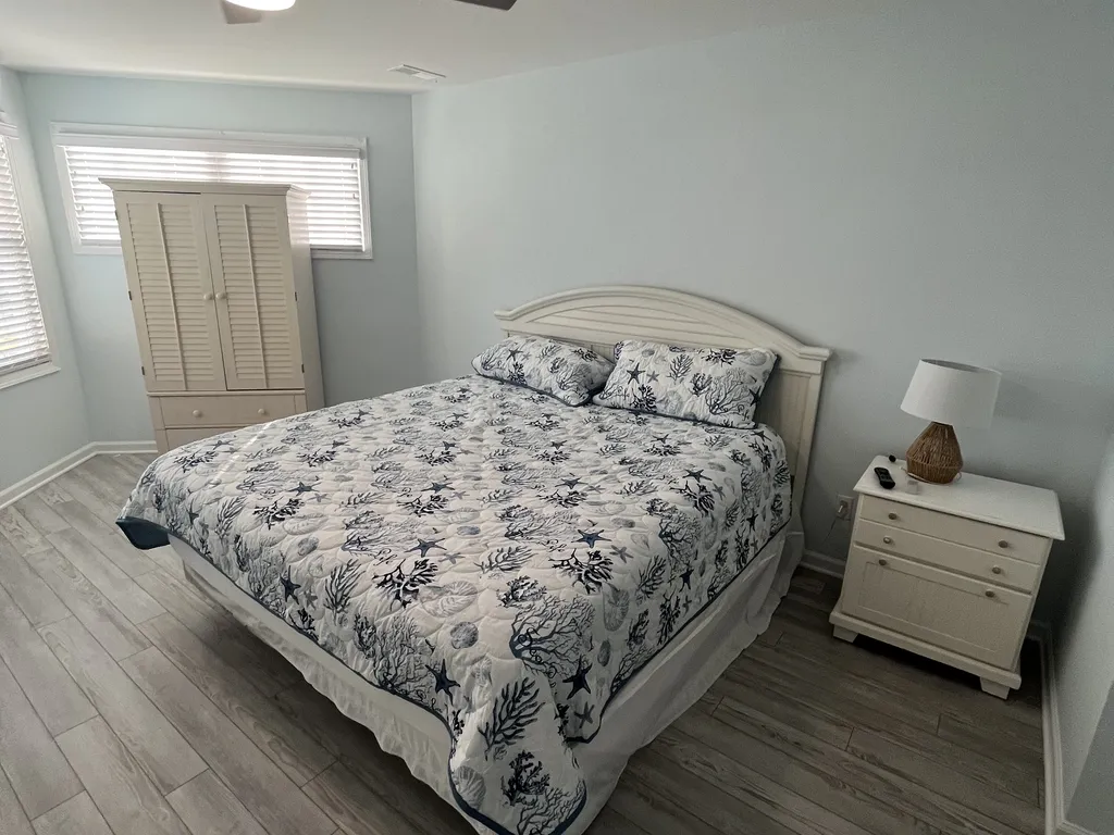 THIRD FLOOR SIXTH BEDROOM (MASTER KING)